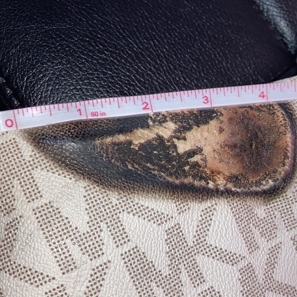 Michael Kors authentic bag adorned with classic logo Gold studs and purse charm - Picture 8 of 13